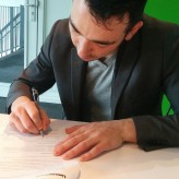 Baris tekent het contract van Imre