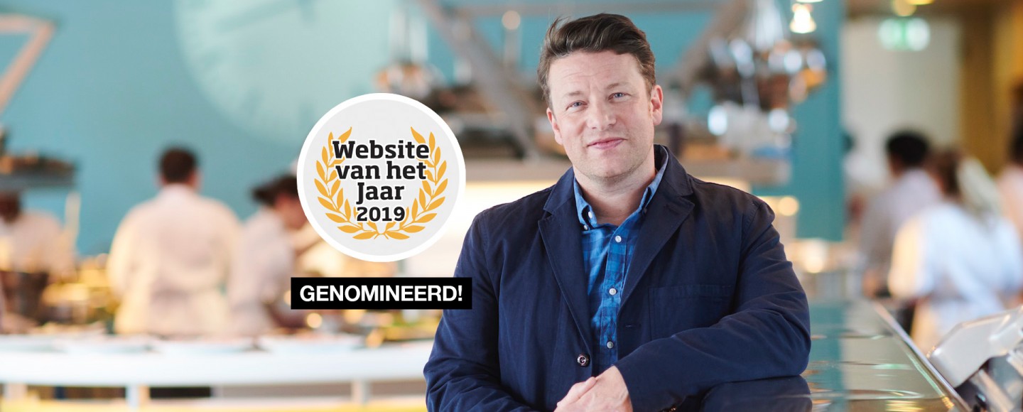 Jamie Oliver in de keuken met Website van het Jaar 2019 logo